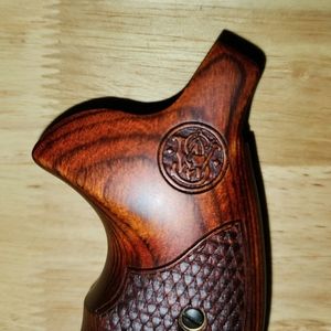 Altamont S&W 629 Deluxe Textured Rosewood Factory Grips